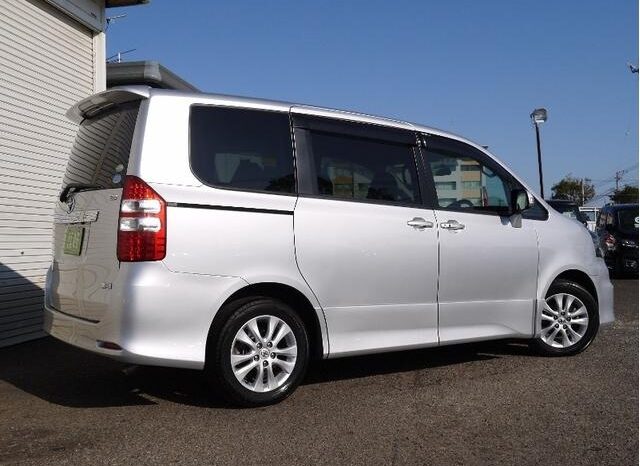 Toyota Noah S.I. (Reserved) full