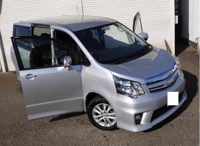 Toyota Noah S.I. (Reserved) full