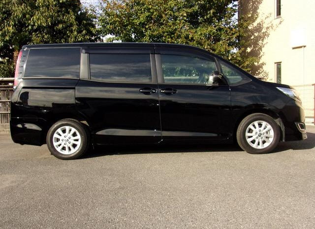 Toyota Noah full