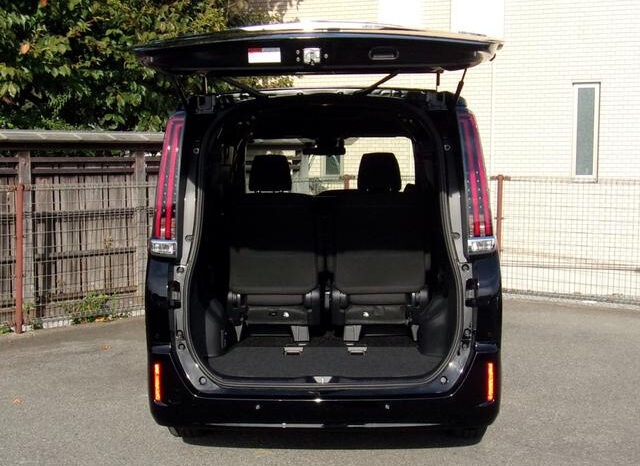 Toyota Noah full