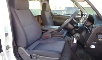 Nissan Caravan Van full