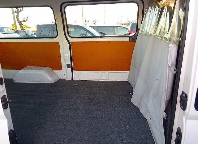 Nissan Caravan Van full