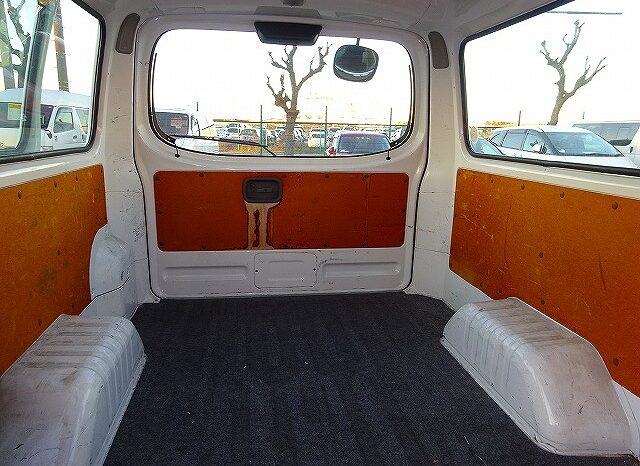 Nissan Caravan Van full