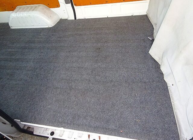 Nissan Caravan Van full