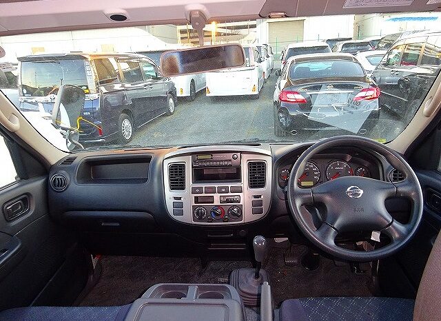 Nissan Caravan Van full