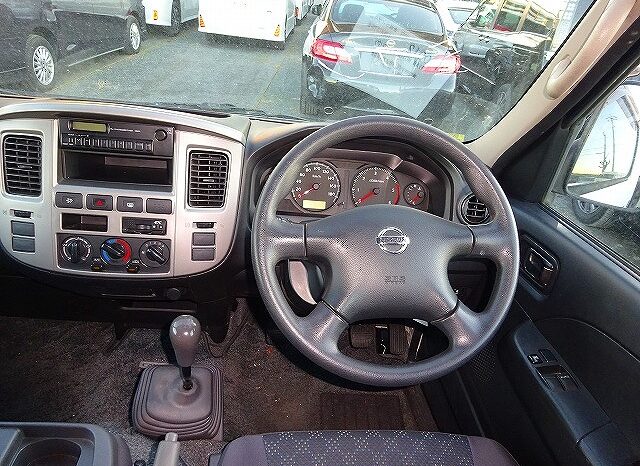 Nissan Caravan Van full