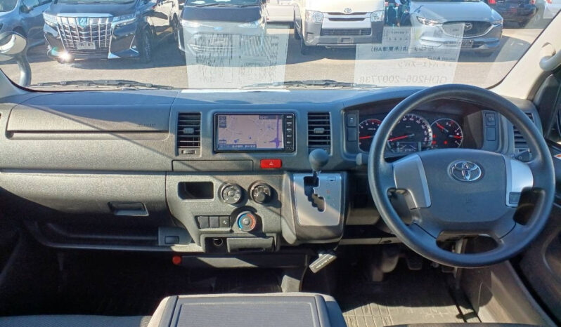 Toyota Hiace Van full