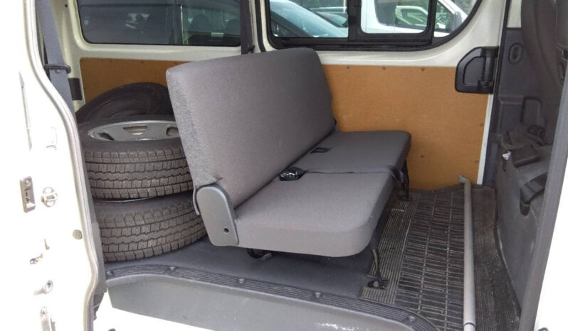 Toyota Hiace Van full