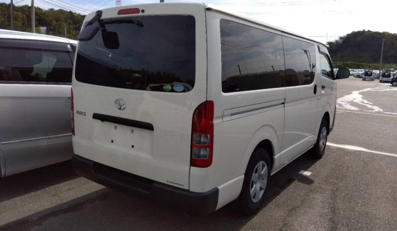 Toyota Hiace Van full