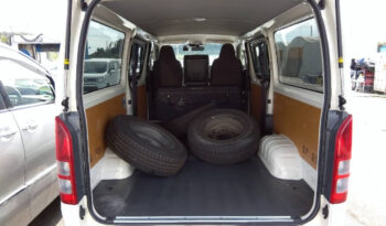 Toyota Hiace Van full