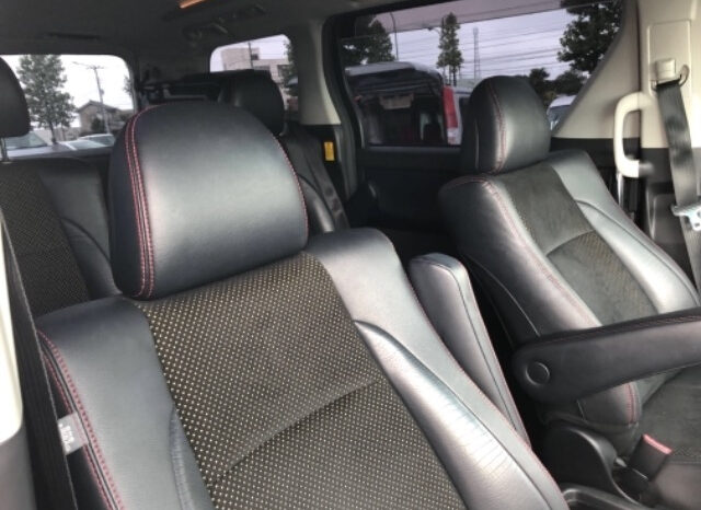 Toyota Vellfire full