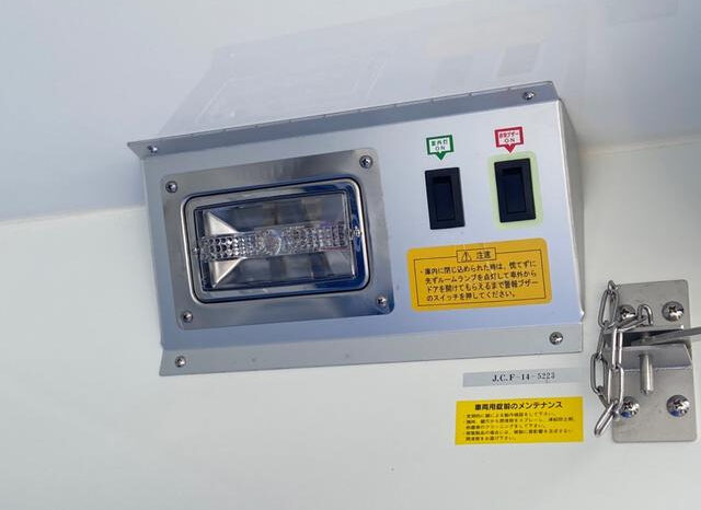 Daihatsu Hijet Freezer Truck full