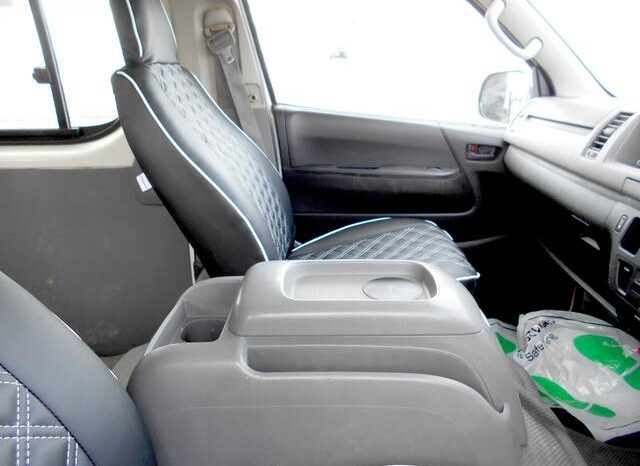 Toyota Hiace full