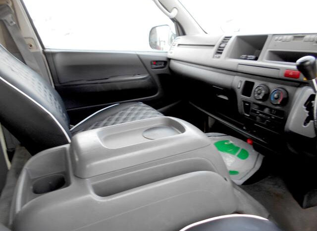 Toyota Hiace full