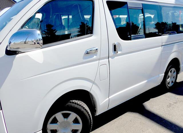 Toyota Hiace full