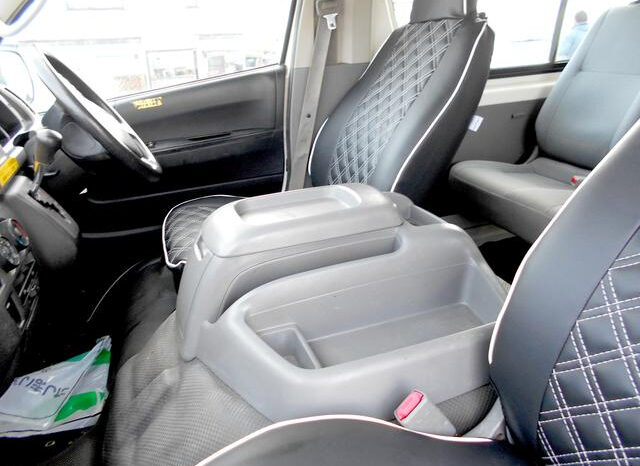 Toyota Hiace full