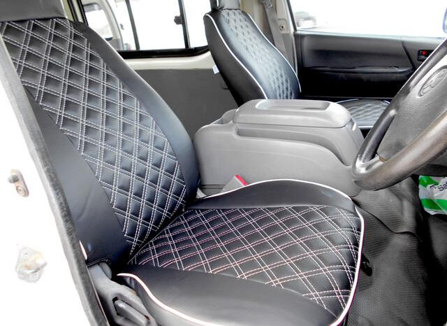 Toyota Hiace full