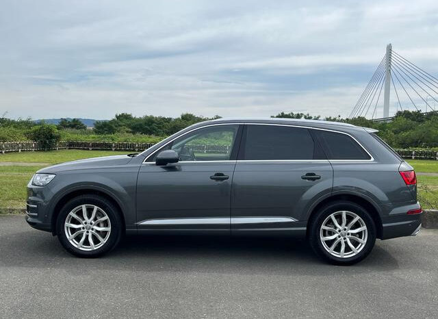 Audi Q7 full