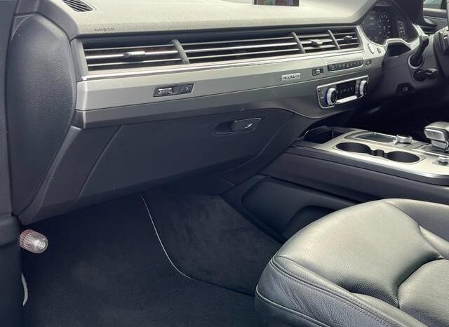 Audi Q7 full