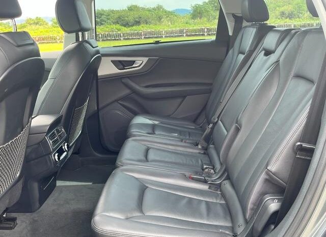 Audi Q7 full