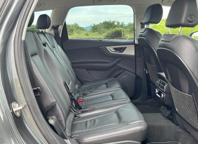 Audi Q7 full