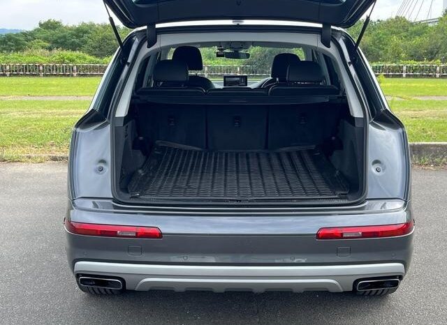 Audi Q7 full