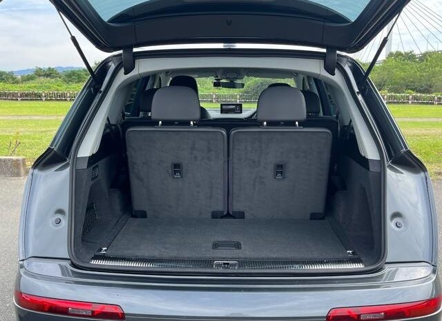 Audi Q7 full