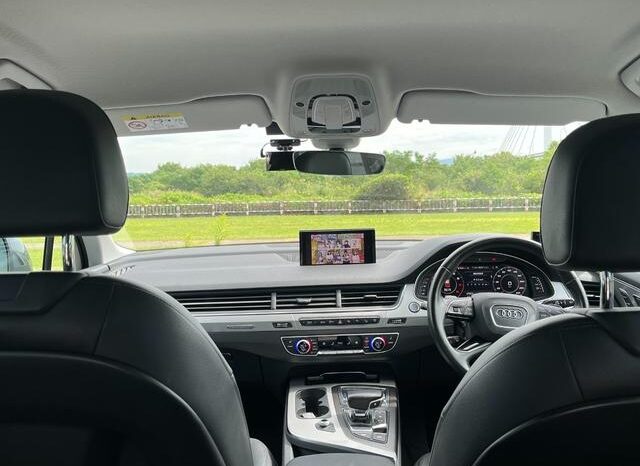 Audi Q7 full