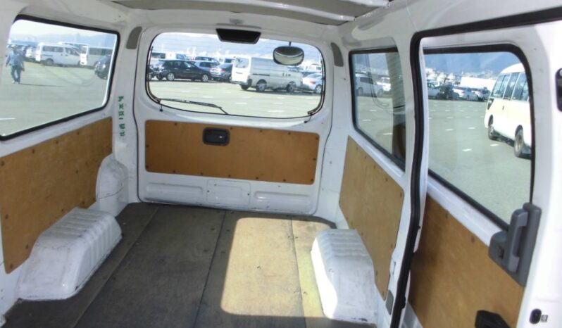 Nissan Caravan full