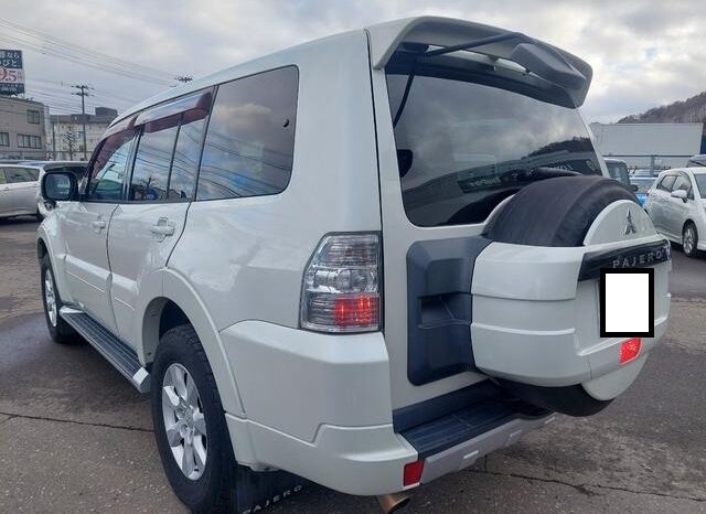 Mitsubishi Pajero (Reserved) full
