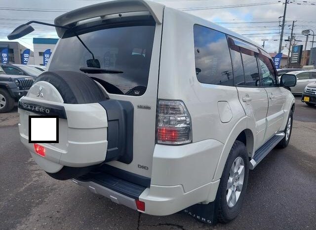 Mitsubishi Pajero (Reserved) full