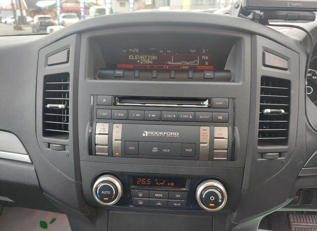 Mitsubishi Pajero (Reserved) full