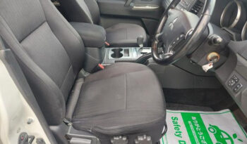 Mitsubishi Pajero (Reserved) full