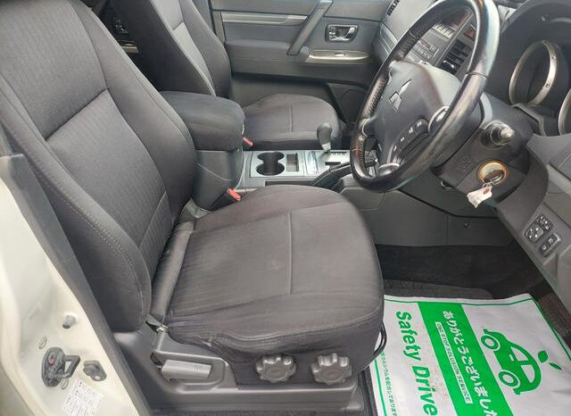 Mitsubishi Pajero (Reserved) full