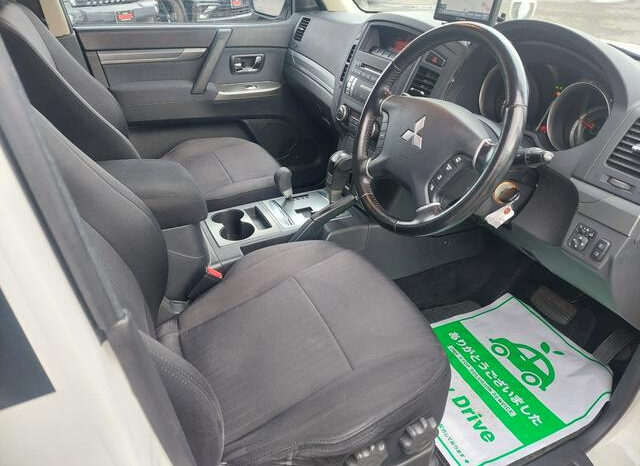 Mitsubishi Pajero (Reserved) full