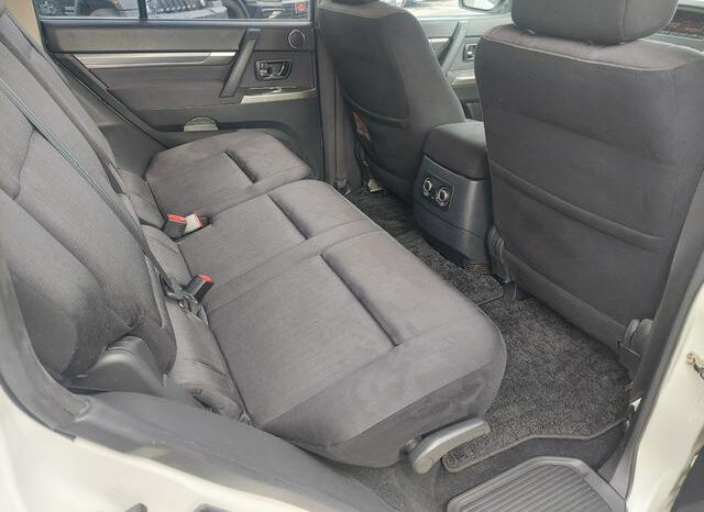 Mitsubishi Pajero (Reserved) full