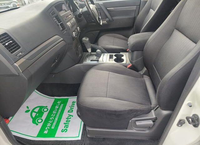 Mitsubishi Pajero (Reserved) full