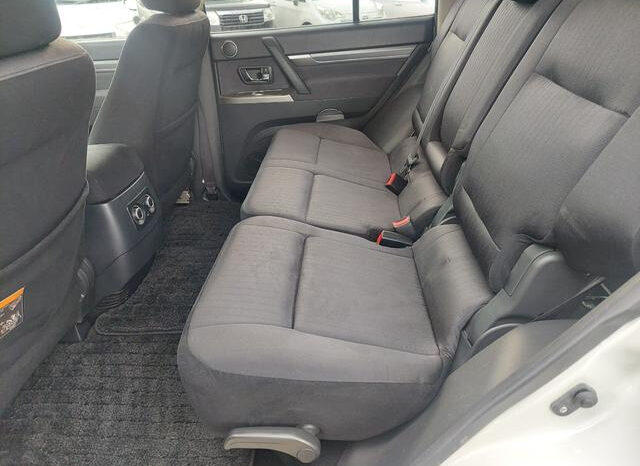 Mitsubishi Pajero (Reserved) full