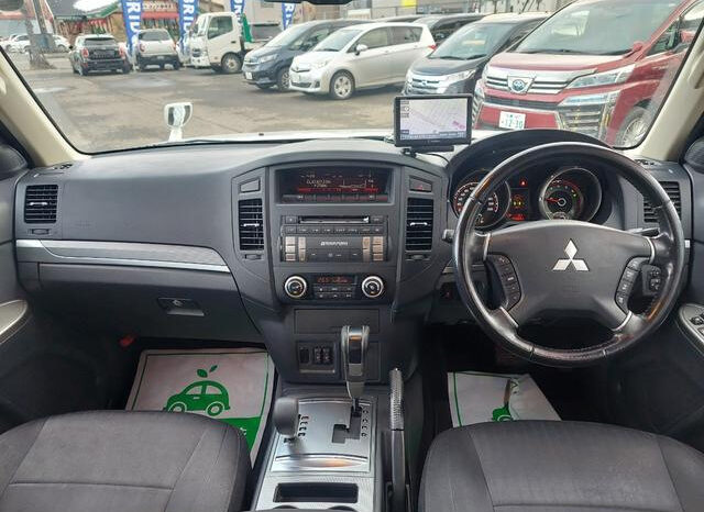 Mitsubishi Pajero (Reserved) full
