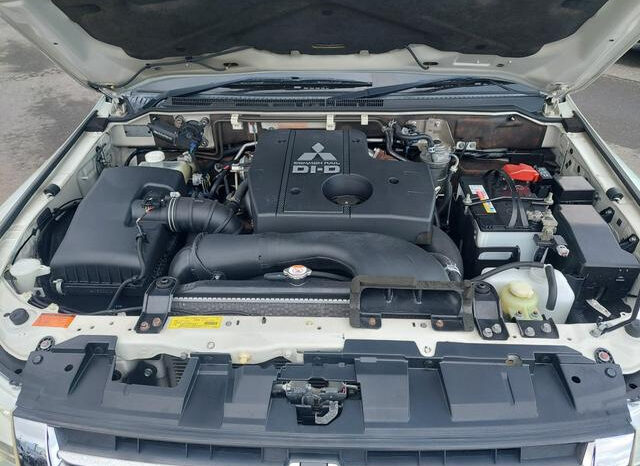 Mitsubishi Pajero (Reserved) full