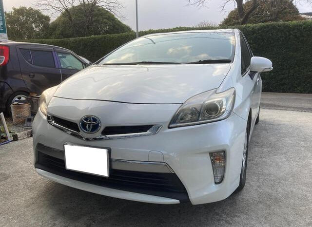 Toyota Prius PHV full