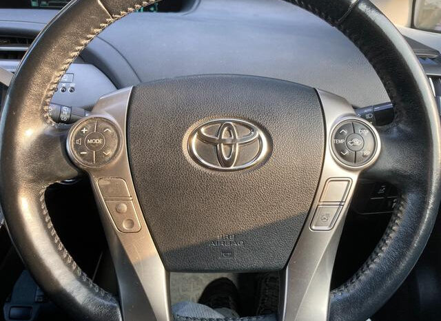 Toyota Prius PHV full
