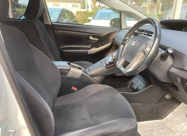 Toyota Prius PHV full