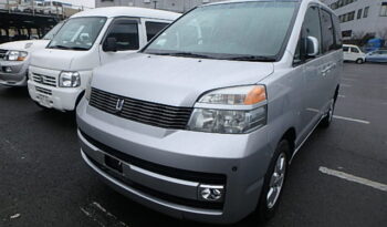 Toyota Voxy full
