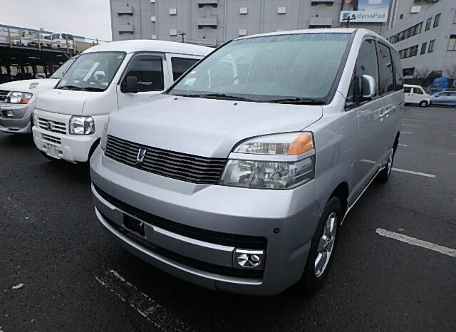 Toyota Voxy full