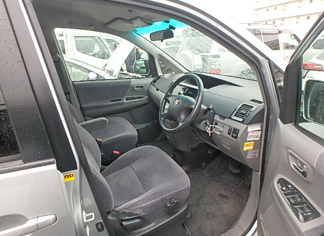 Toyota Voxy full