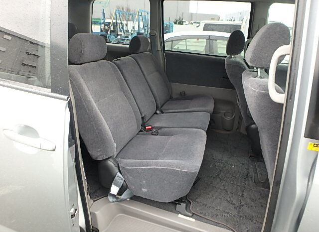 Toyota Voxy full