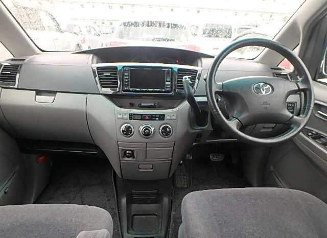 Toyota Voxy full