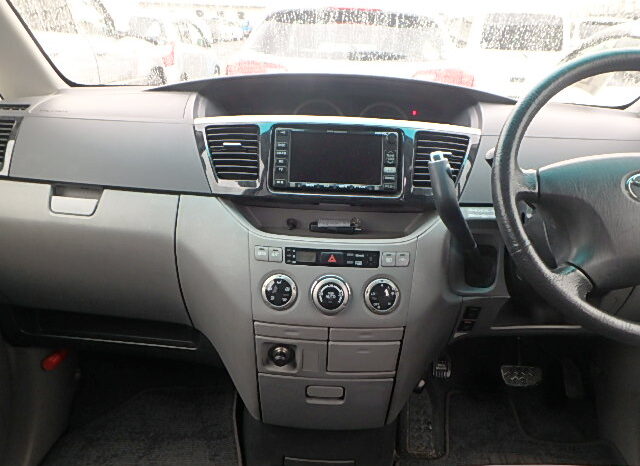 Toyota Voxy full