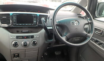 Toyota Voxy full